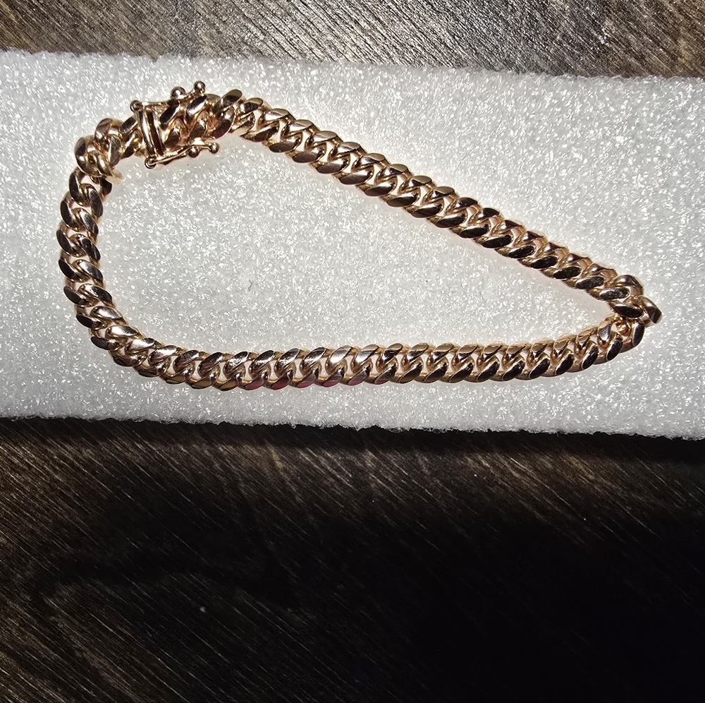 Elegant Rose Gold Bracelet
